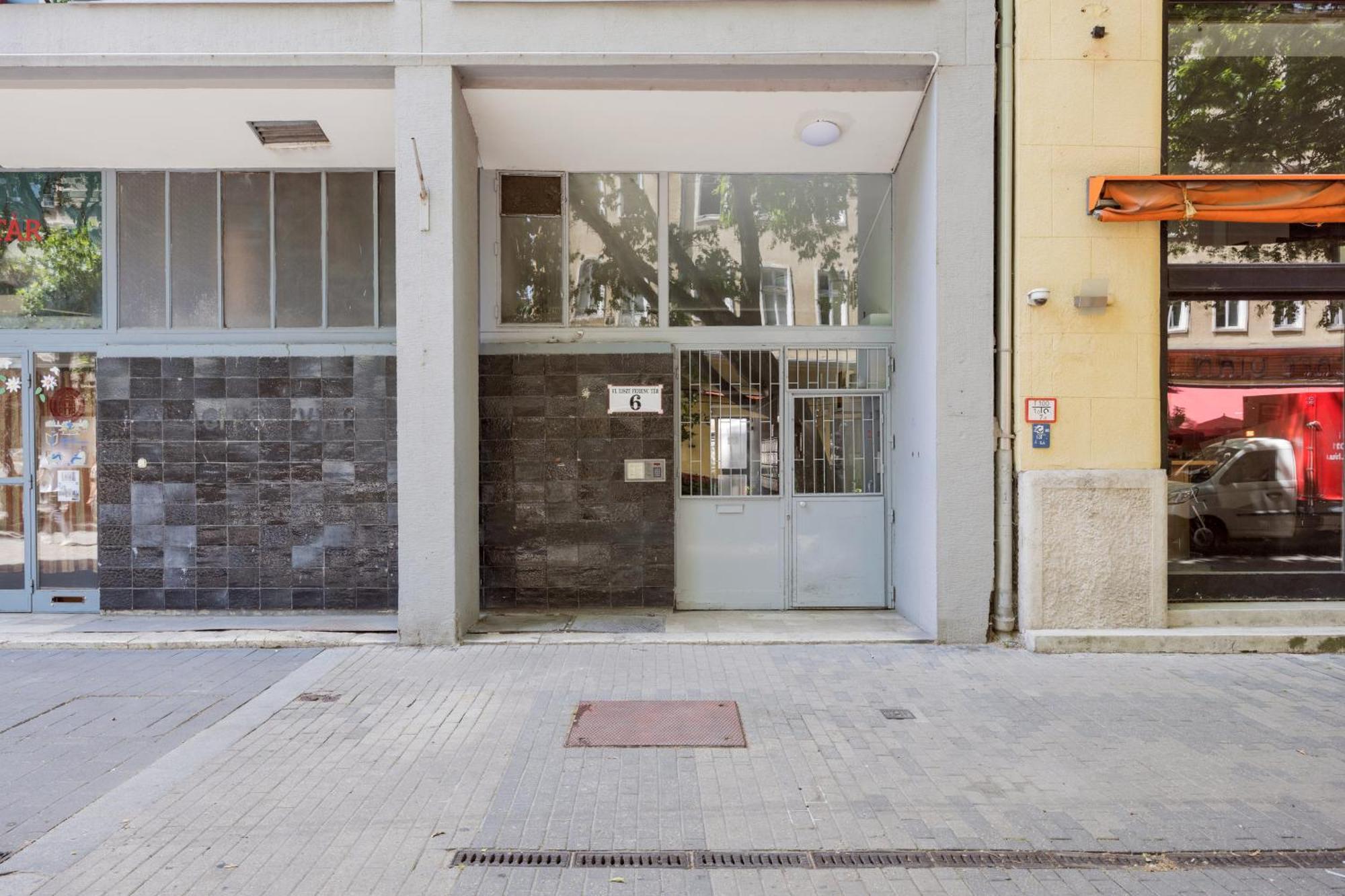 Elegant Home Overlooking The Music Academy Budapest Exterior photo